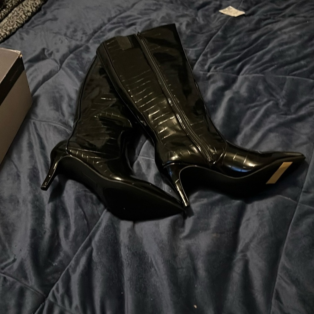 Black boots, size 8M